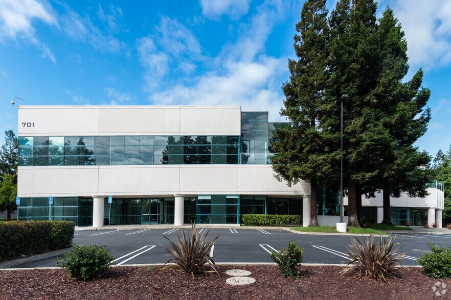 701 E Middlefield Rd, Mountain View, CA à louer - Photo du bâtiment - Image 2 de 21