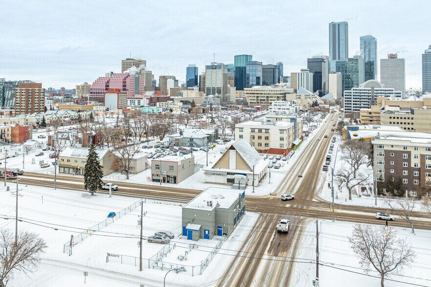 10335 95th St NW, Edmonton, AB à louer - Aérien - Image 3 de 3