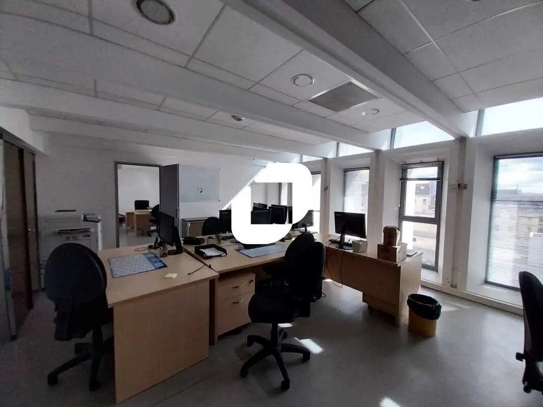 Office in Bordeaux for lease Interior Photo- Image 1 of 10
