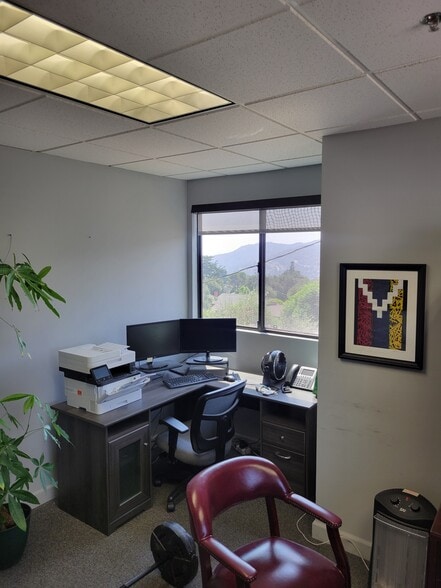 2626 Foothill Blvd, La Crescenta, CA for lease - Interior Photo - Image 2 of 23