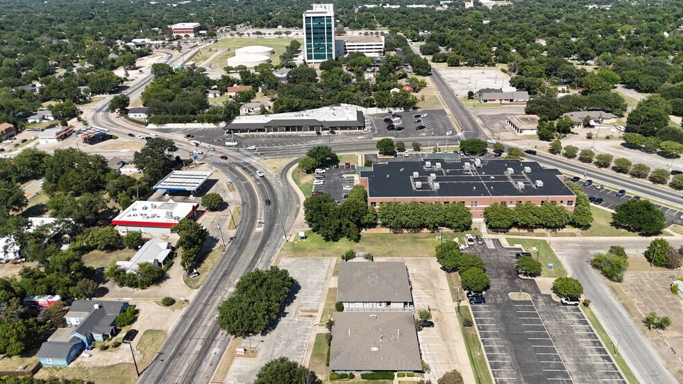 3400 Hillcrest Dr, Waco, TX for sale - Building Photo - Image 3 of 19