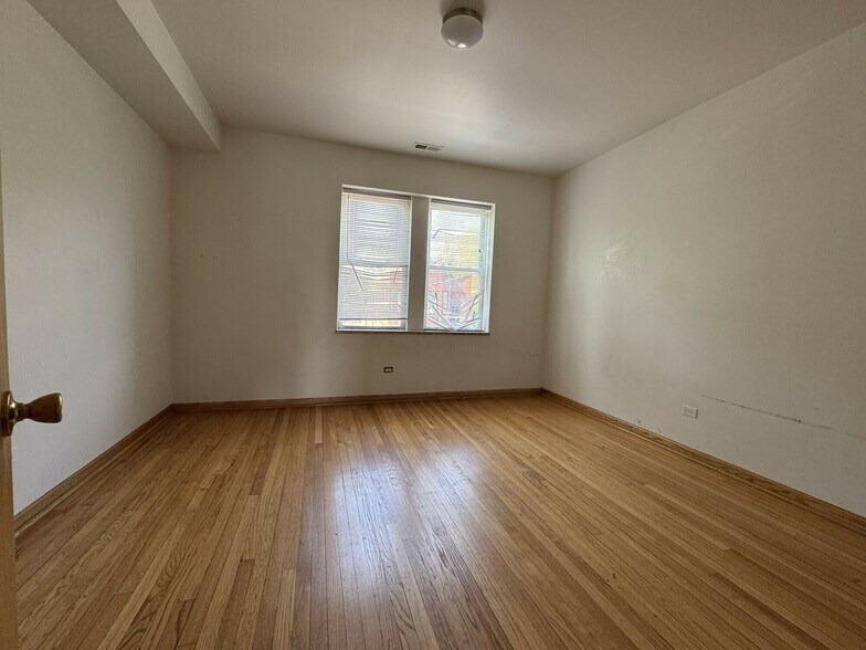 2440 E 75th St, Chicago, IL à vendre - Photo du bâtiment - Image 3 de 5