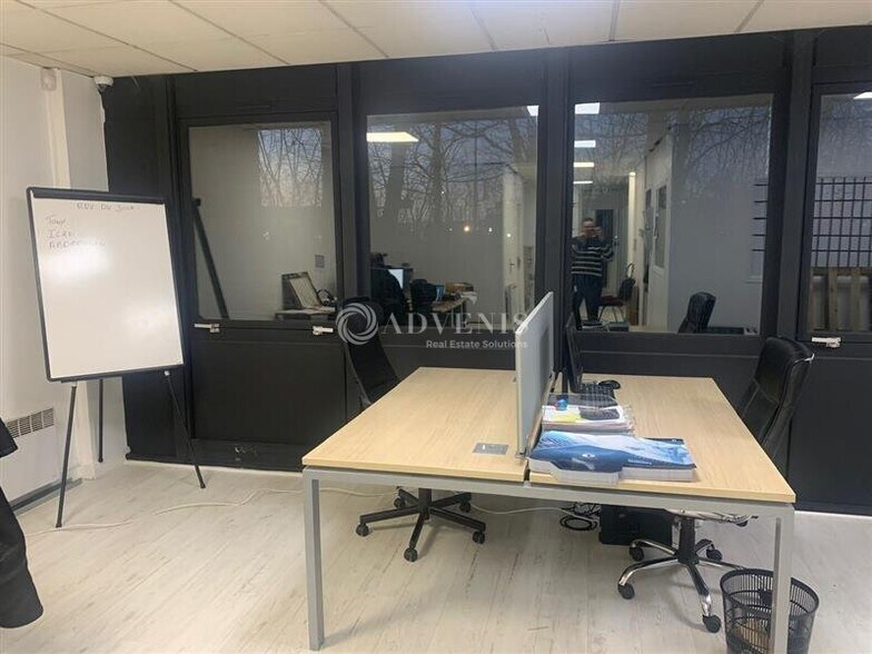 Bureau dans Croissy-Beaubourg à vendre - Photo intérieure - Image 2 de 7
