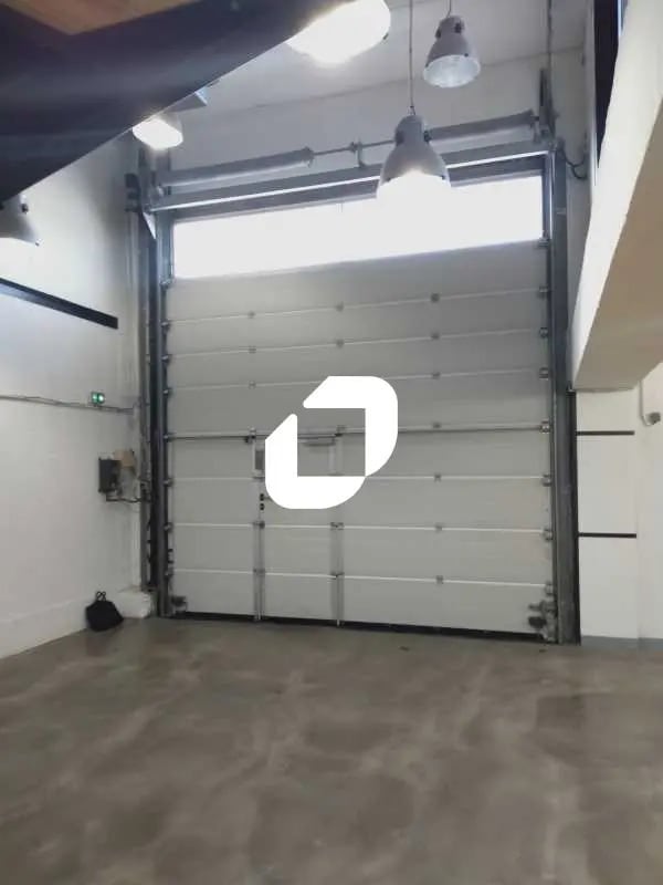 Industrial in Ivry-sur-Seine for sale Building Photo- Image 1 of 17