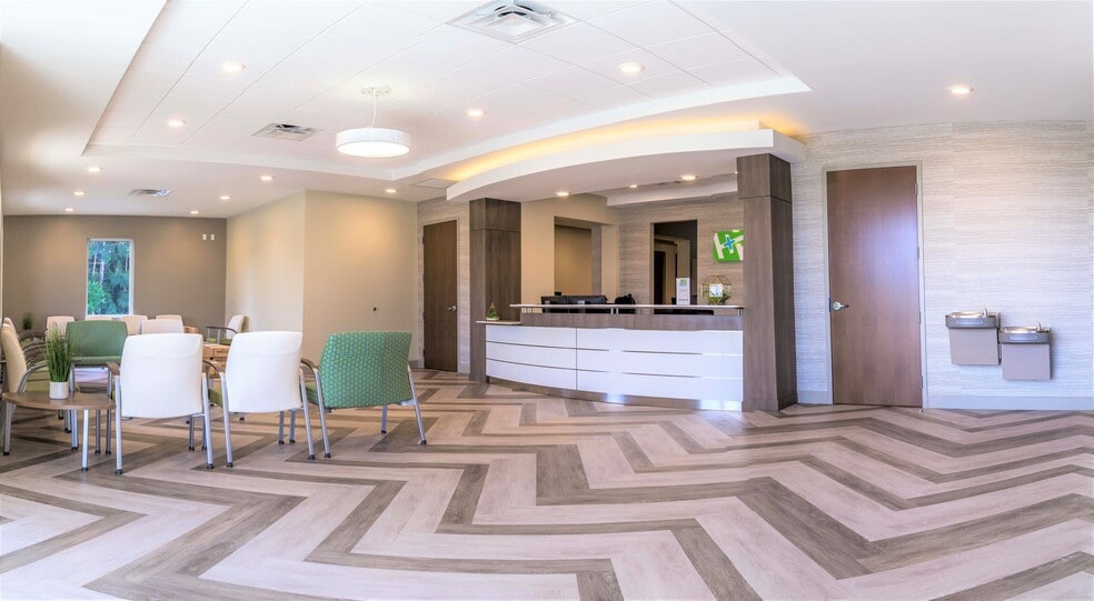 470 Malabar Rd SE, Palm Bay, FL for sale - Interior Photo - Image 3 of 10