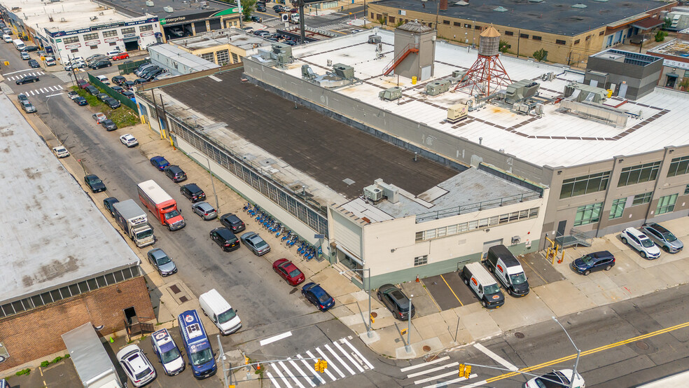 4829 31st Pl, Long Island City, NY for sale - Primary Photo - Image 1 of 34