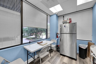 7100 W Camino Real, Boca Raton, FL à louer Photo intérieure- Image 1 de 17