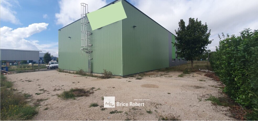Local d'activités dans Civrieux à vendre - Photo du bâtiment - Image 2 de 8