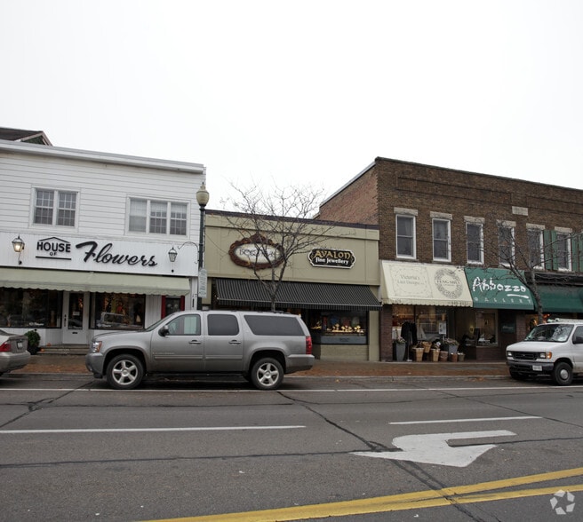 175-177 Lakeshore Rd E, Oakville, ON for lease - Building Photo - Image 2 of 2