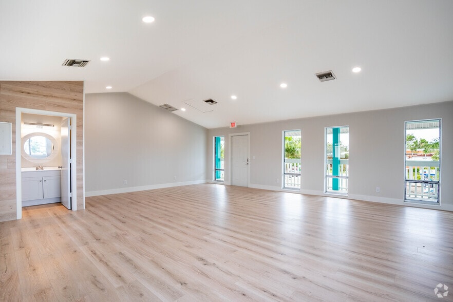 16387 S Tamiami Trl, Fort Myers, FL for lease - Building Photo - Image 2 of 9