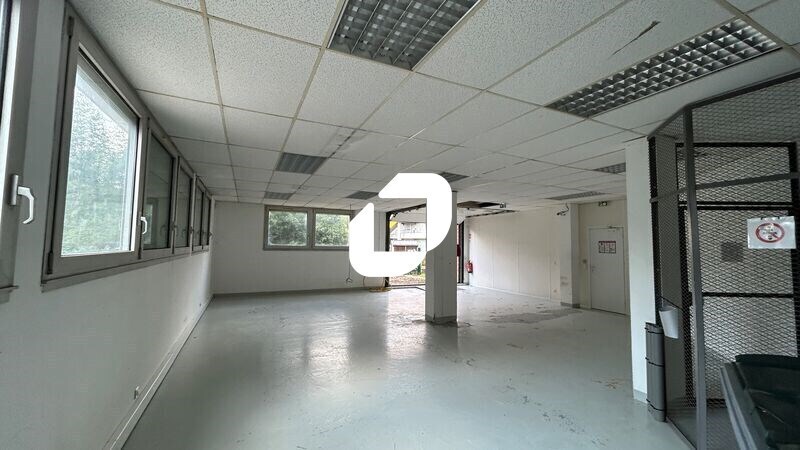Flex in Épinay-sur-Orge for lease - Interior Photo - Image 2 of 11