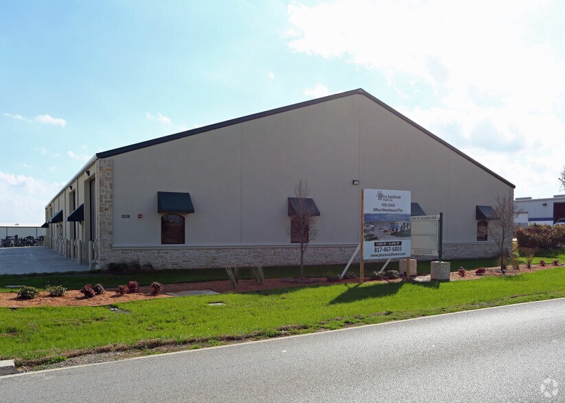 1008-1010 W Harris Rd, Arlington, TX à vendre - Photo du bâtiment - Image 2 de 7