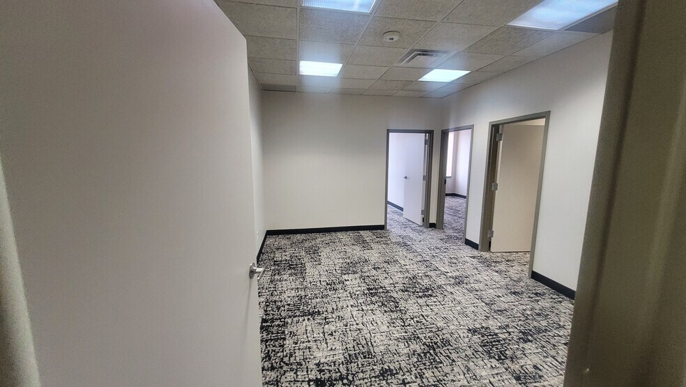 20800 Southfield Rd, Southfield, MI à louer - Photo du bâtiment - Image 3 de 14