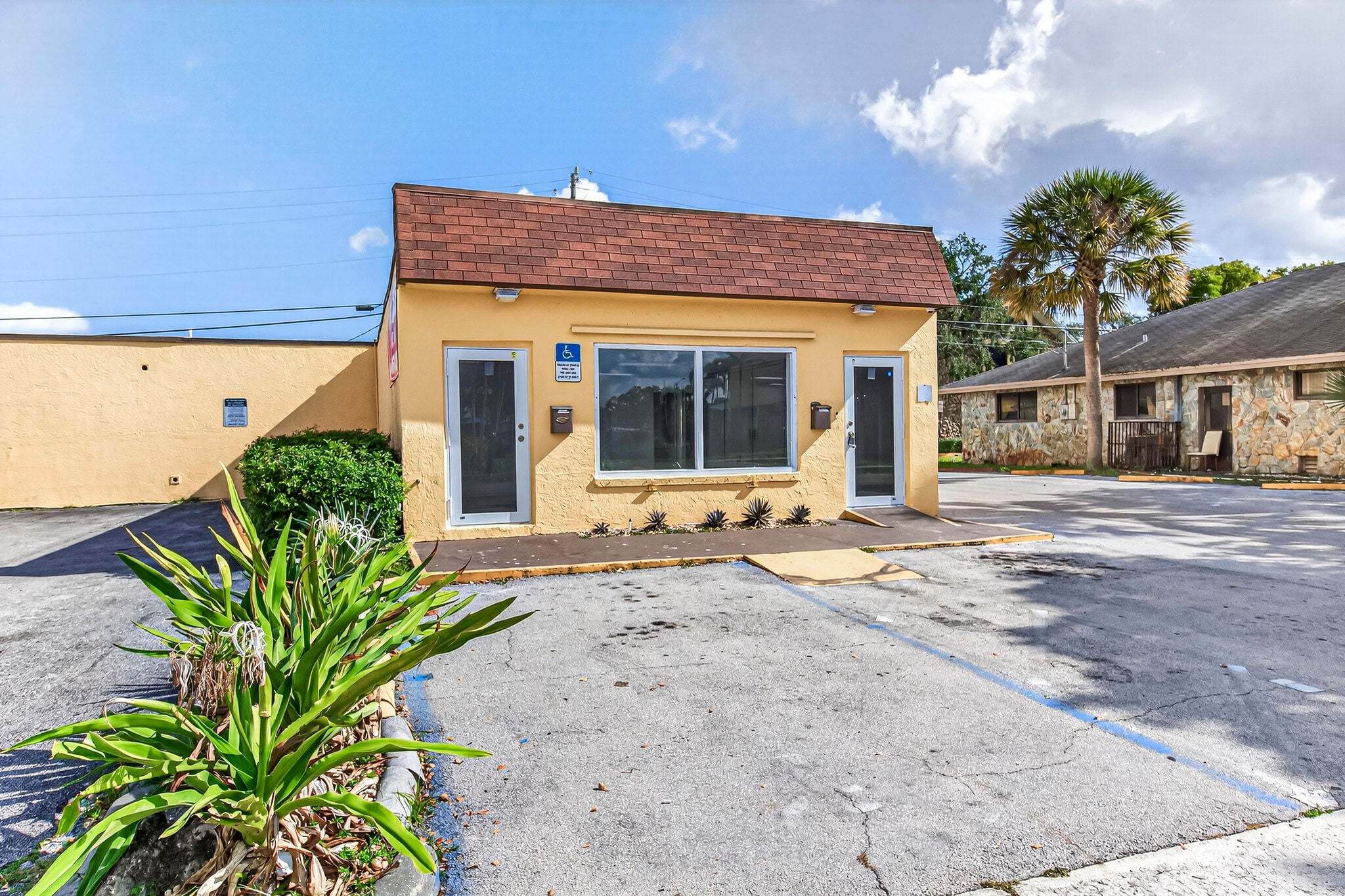 1180 NW 41st Ter, Lauderhill, FL for lease Primary Photo- Image 1 of 9