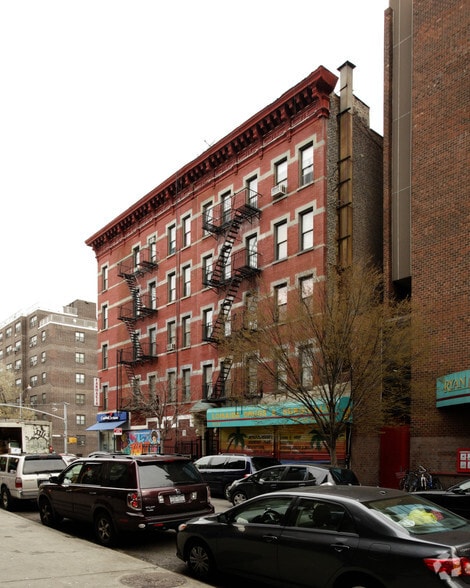 273 E 3rd St, New York, NY for lease - Building Photo - Image 2 of 3