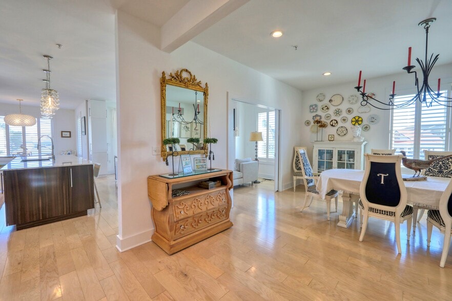 205 E Savannah Rd, Lewes, DE for sale - Interior Photo - Image 2 of 41