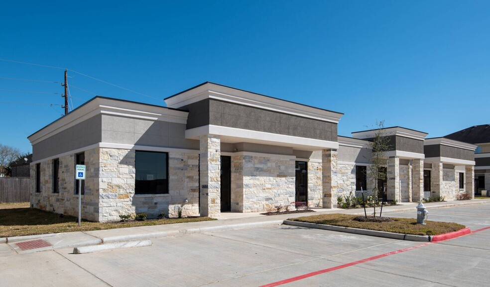 5501 Cabrera Dr, Sugar Land, TX for lease - Building Photo - Image 1 of 12