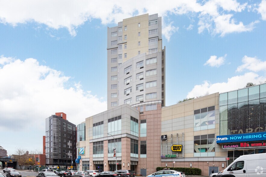 13101-131-05 40th Rd, Flushing, NY à vendre - Photo du bâtiment - Image 3 de 4