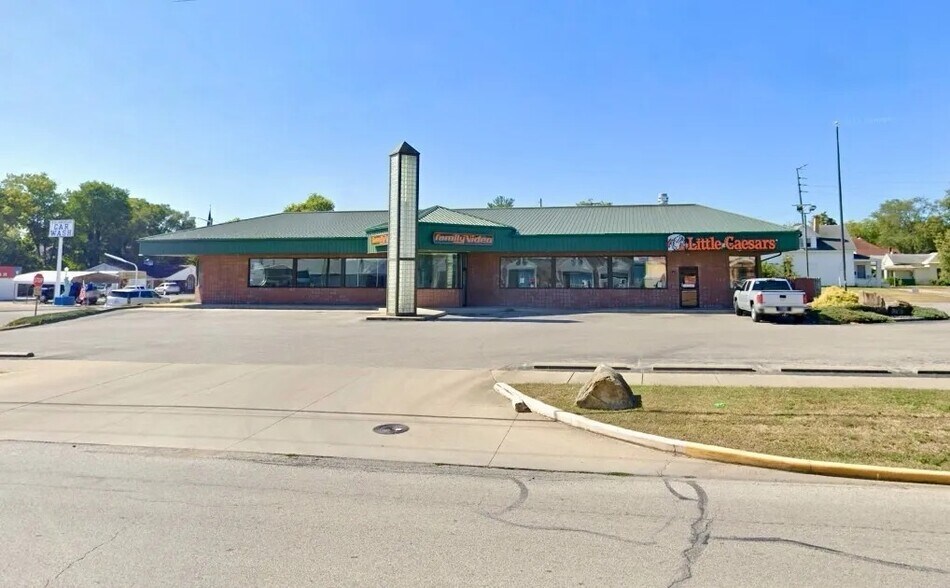 601 N College Ave, Vincennes, IN à louer - Photo du bâtiment - Image 2 de 5