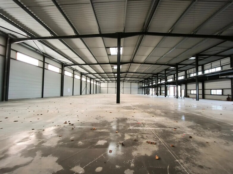 Local d'activités dans Moisselles à vendre - Photo du bâtiment - Image 2 de 4