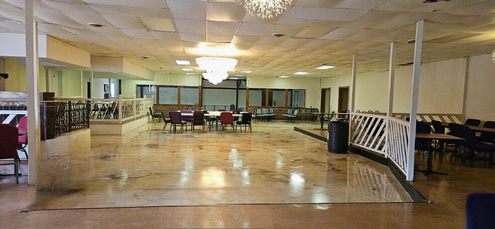 302 W Colonial Trail Hwy, Blackstone, VA for lease - Building Photo - Image 2 of 33