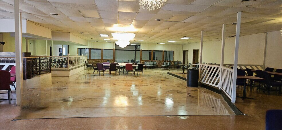 302 W Colonial Trail Hwy, Blackstone, VA à louer - Photo du bâtiment - Image 2 de 33