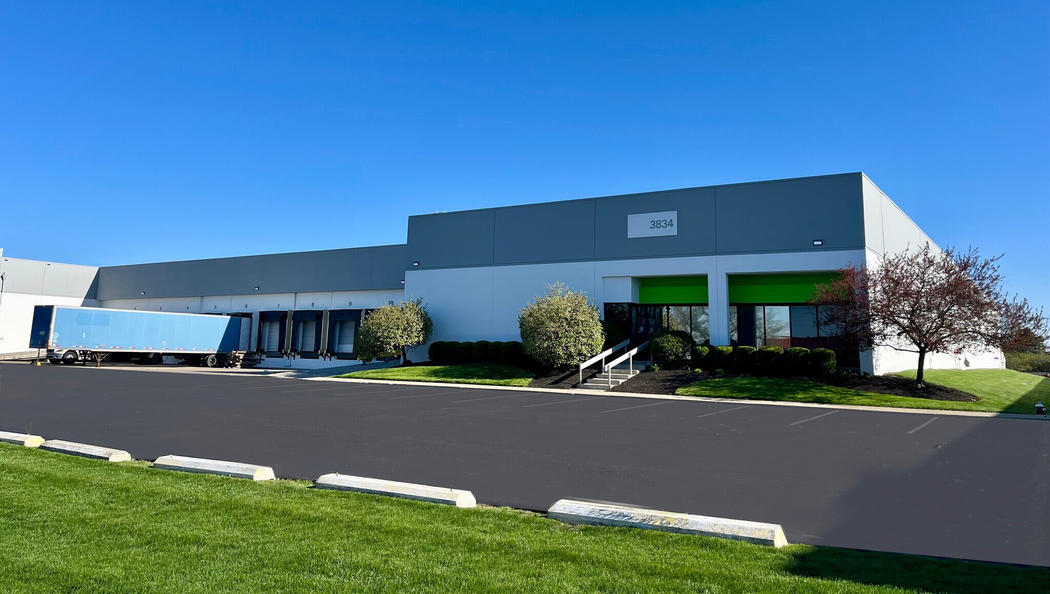 3820-3834 Zane Trace Dr, Columbus, OH à louer Photo principale- Image 1 de 5