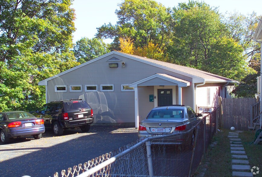 35 Hanna St, Quincy, MA à louer - Photo principale - Image 1 de 4