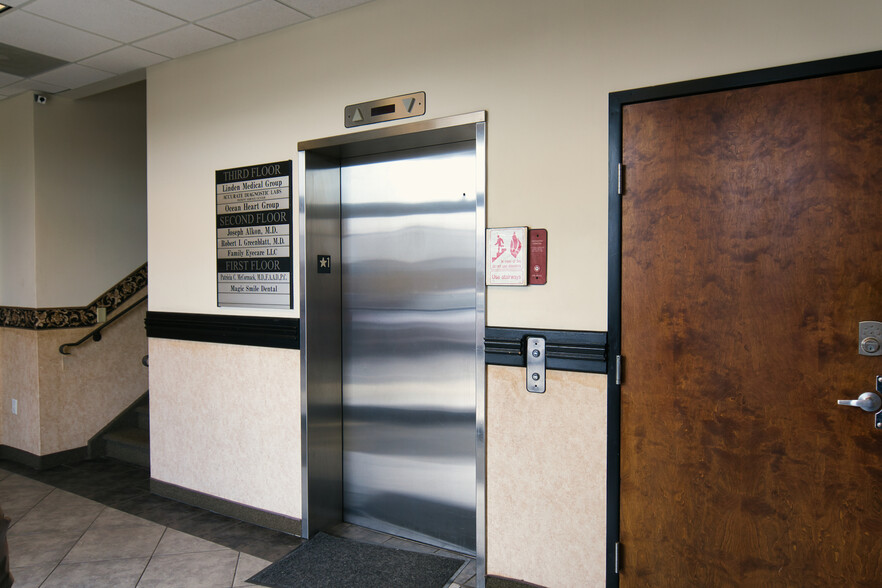 515 Wood Ave, Linden, NJ for lease - Lobby - Image 3 of 22