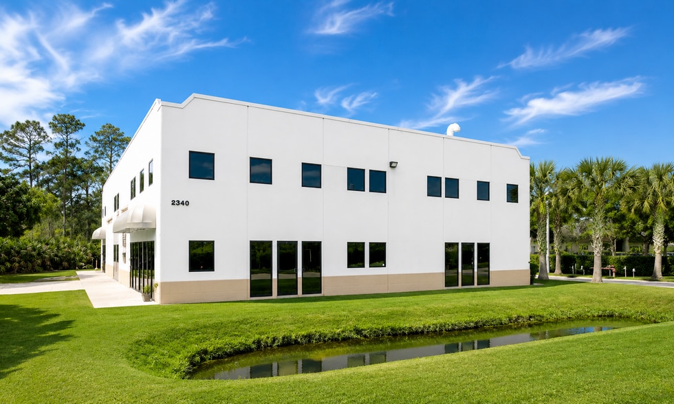 2340 SW Poma Dr, Palm City, FL à vendre - Photo du bâtiment - Image 2 de 10