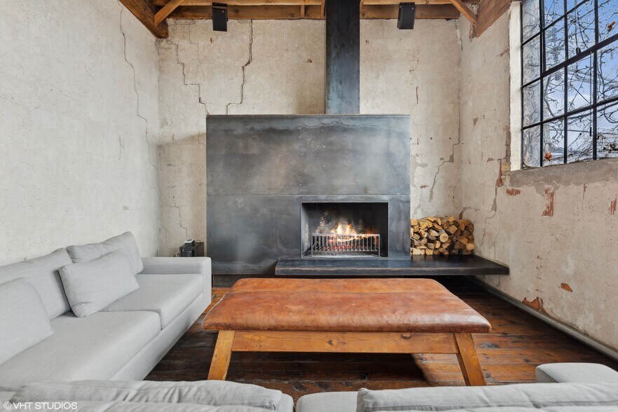 1682-1686 N Ada portefeuille de 3 propriétés à vendre sur LoopNet.ca - Photo intérieure - Image 2 de 36