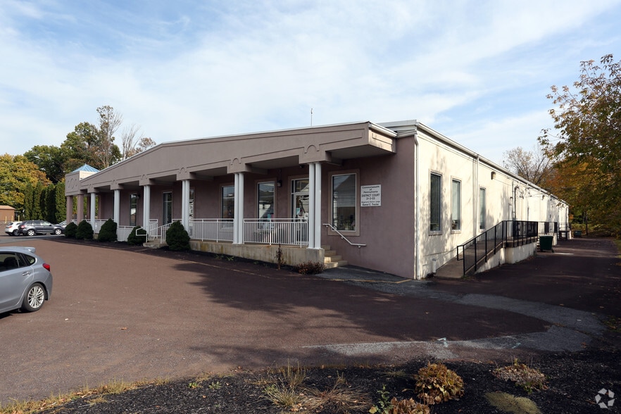25 N Main St, Coopersburg, PA à louer - Photo du bâtiment - Image 3 de 12