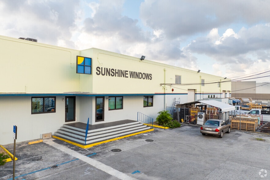 3320-3350 W 17th Ct, Hialeah, FL for lease - Building Photo - Image 3 of 21