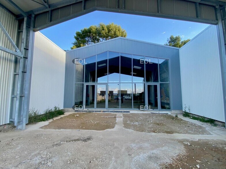 Retail in Vitrolles for lease - Building Photo - Image 1 of 3