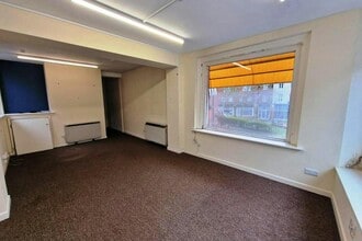 31B Station Rd, Park Gate for lease Interior Photo- Image 2 of 4