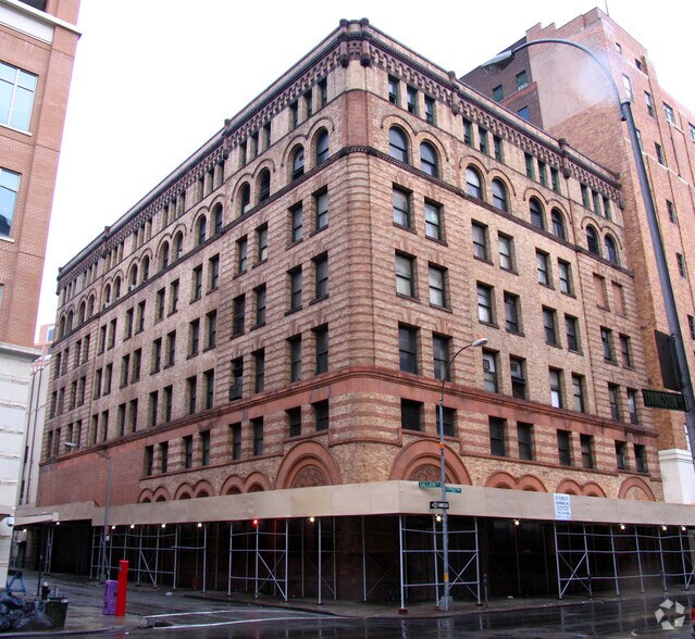 177 Livingston St, Brooklyn, NY for lease - Building Photo - Image 2 of 8