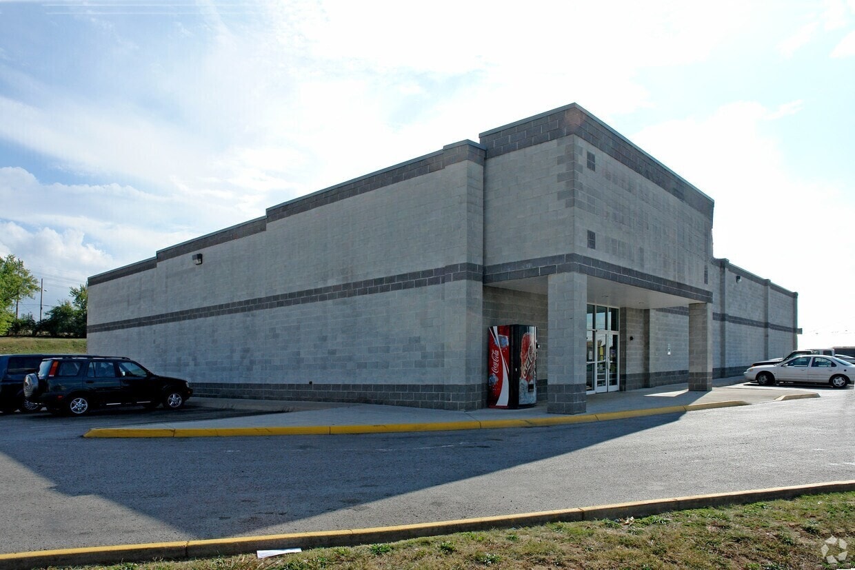 1800 Middlebrook Pike, Knoxville, TN for lease Primary Photo- Image 1 of 5