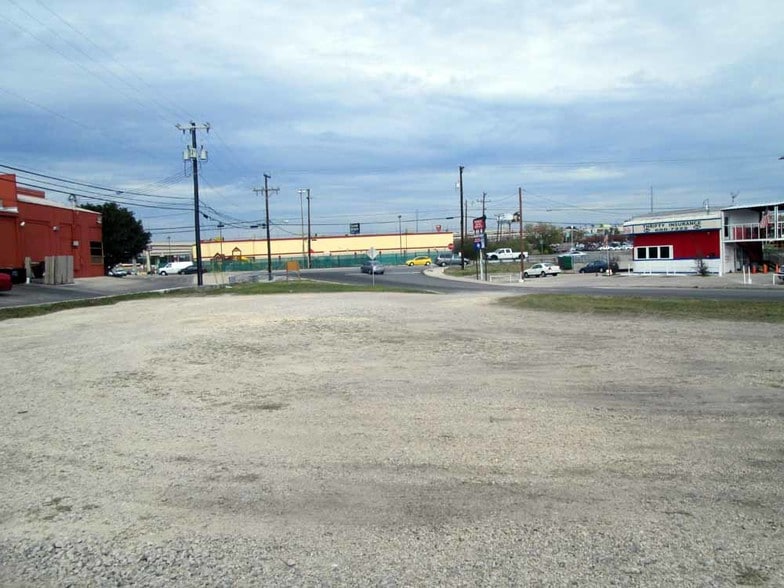 4921 NW Industrial Dr, Leon Valley, TX for lease - Building Photo - Image 3 of 14