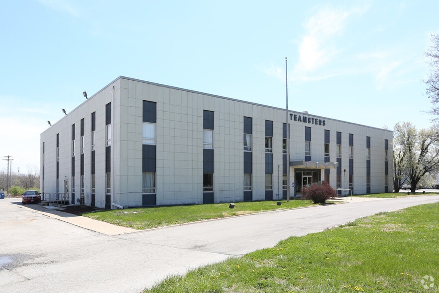 4501 Emanuel Cleaver II Blvd, Kansas City, MO for sale - Building Photo - Image 3 of 14