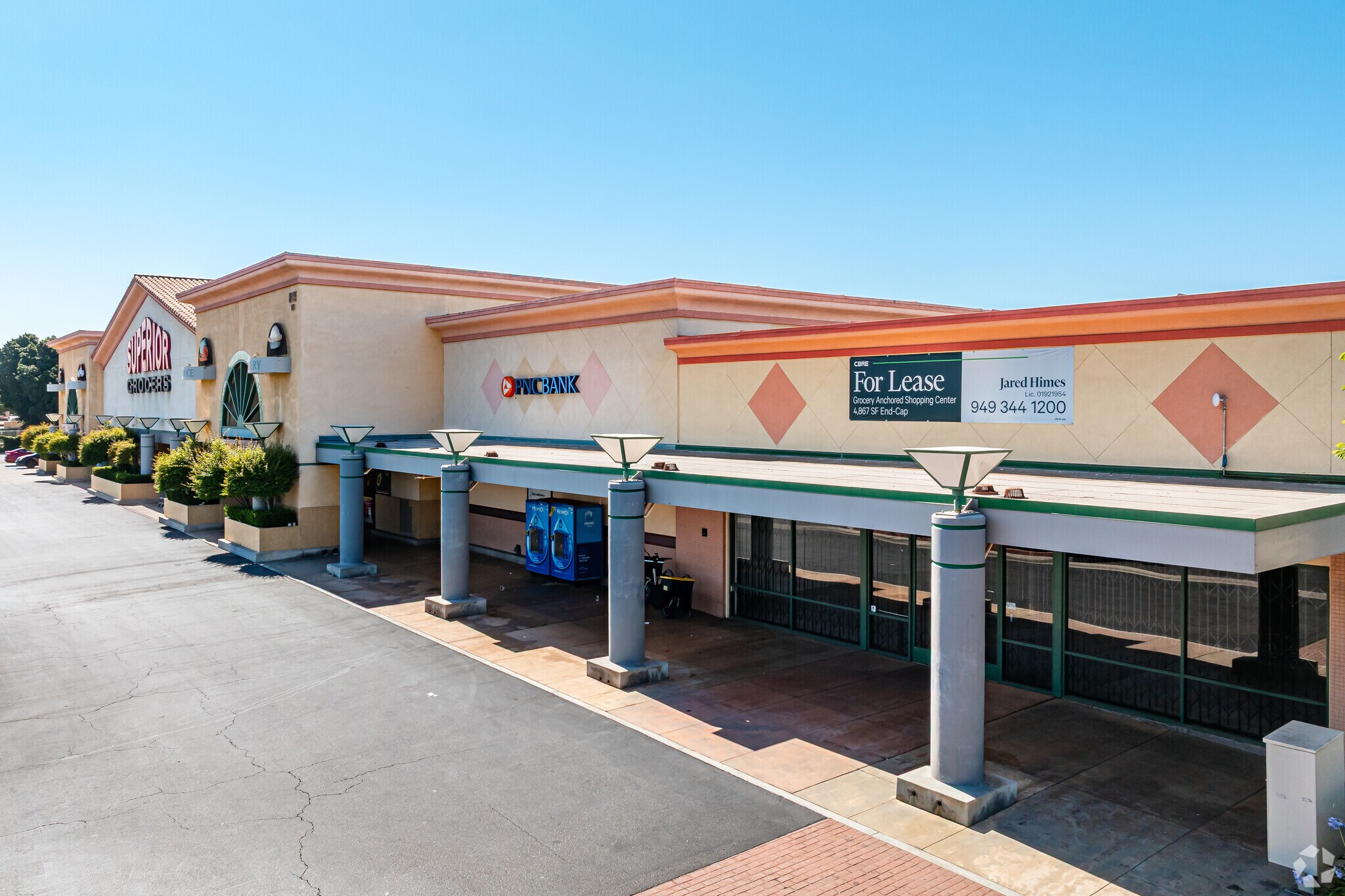 815 W Holt Blvd, Ontario, CA à louer Photo du bâtiment- Image 1 de 5