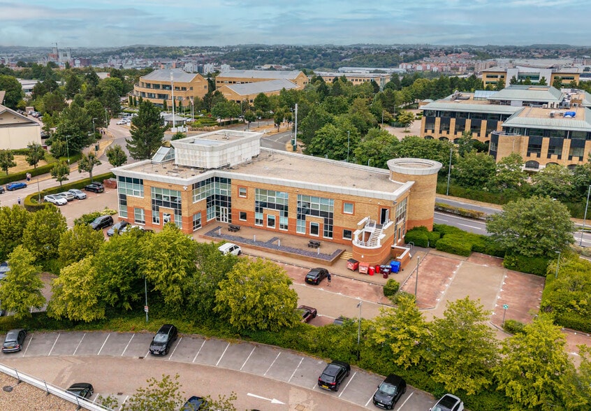 1 Capability Green, Luton for lease - Building Photo - Image 2 of 4