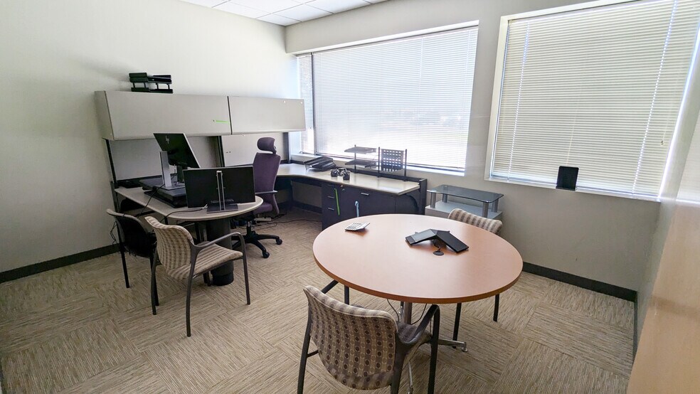 200 Corporate Ct, South Plainfield, NJ à louer - Photo du bâtiment - Image 3 de 7