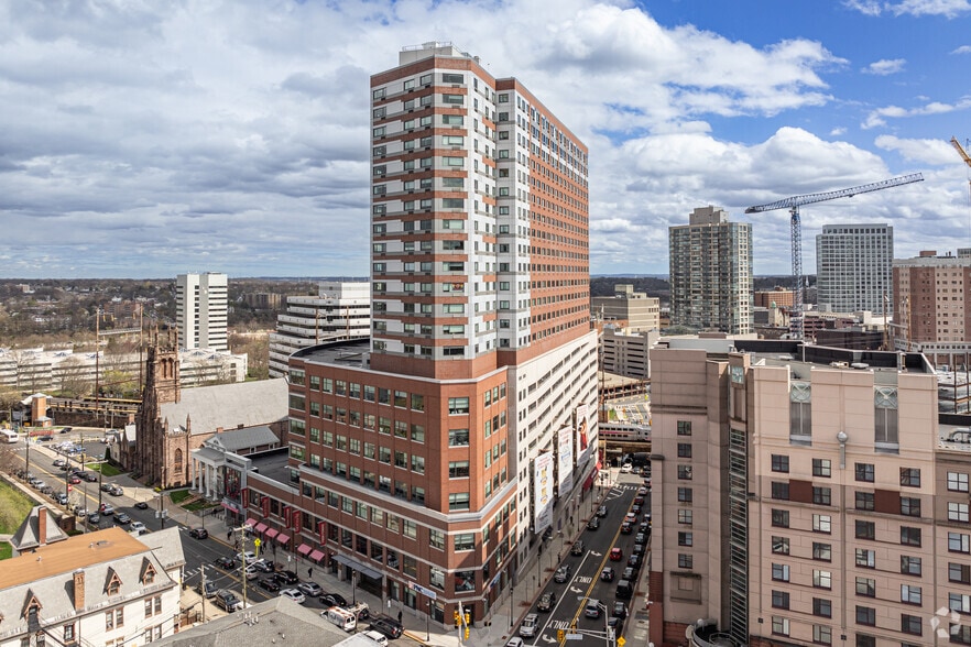 5 Easton Ave, New Brunswick, NJ for lease - Building Photo - Image 3 of 3