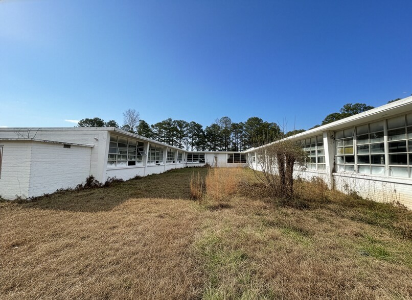 5545 Stonewall Tell Rd, College Park, GA à vendre - Photo du bâtiment - Image 2 de 9