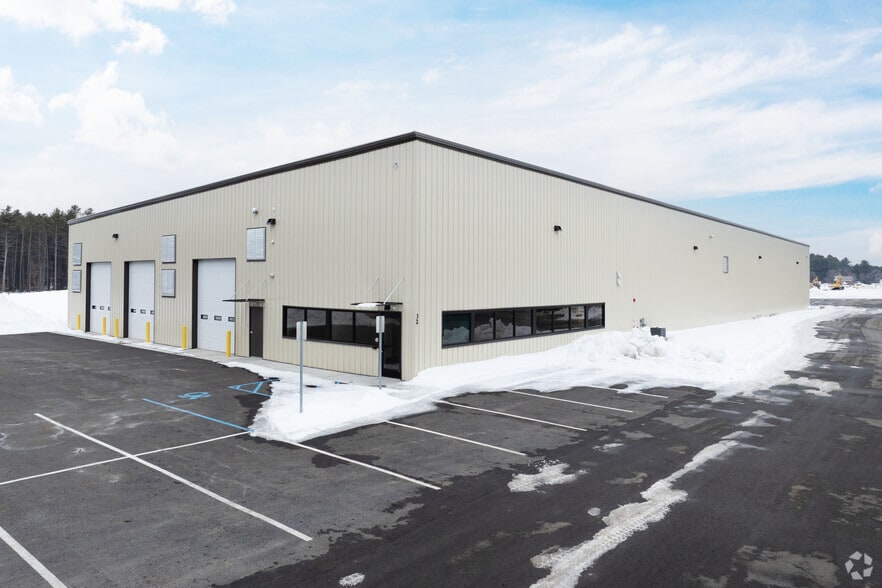 25 Native Dr, Queensbury, NY for sale - Primary Photo - Image 1 of 8