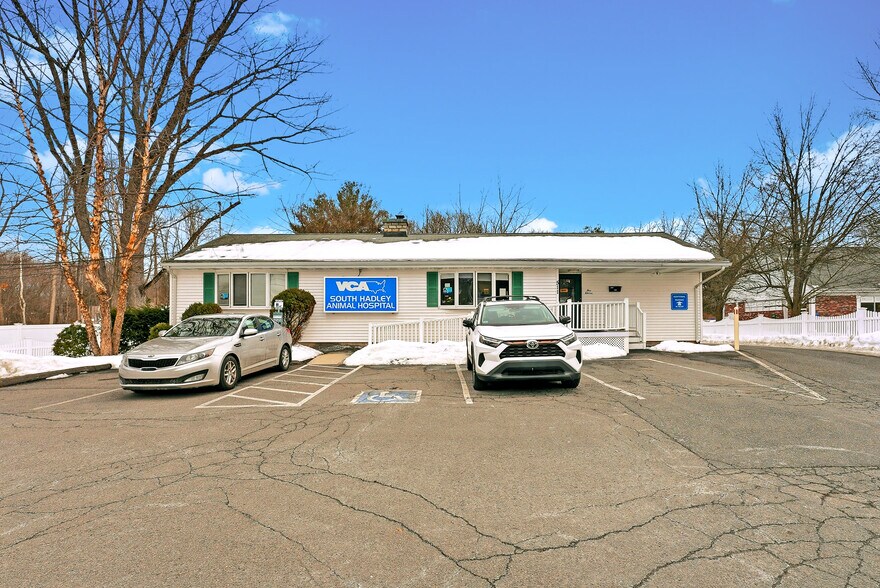 511 Newton St, South Hadley, MA à vendre - Photo du bâtiment - Image 2 de 5
