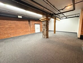 60 Clayton St, Dorchester, MA à louer Photo intérieure- Image 2 de 39