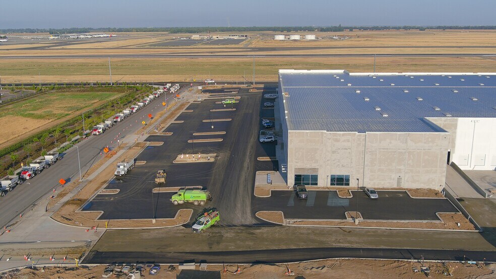 7320 Power Line Rd, Sacramento, CA à louer - Photo du bâtiment - Image 3 de 14