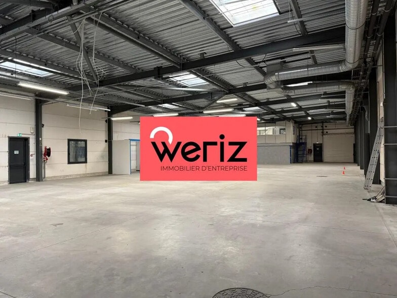 Flex in Marseille for lease - Interior Photo - Image 1 of 8