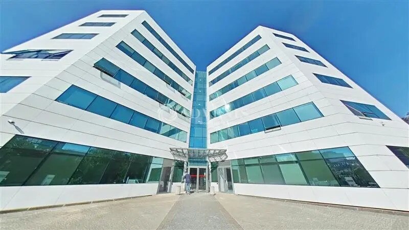 Office in Villepinte for lease - Building Photo - Image 1 of 8